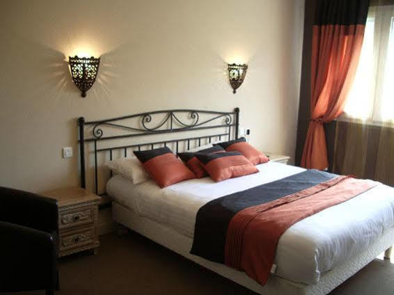 Bhoma Bourges - Hotel & Restaurant Oda fotoğraf